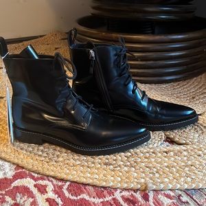 Inch2 boot from UK